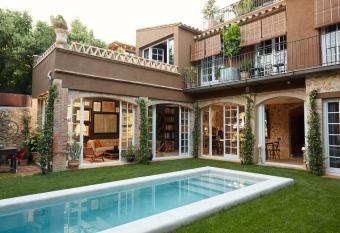 Llimona Suites - Adults Only allows 18 year olds to book a room