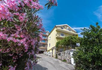 Adriana Apartments has Balcony rooms