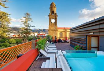 Hotel Emblem  tico Ag  ldar allows 18 year olds to book a room