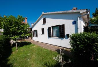 Apartments Ina & Ika has Balcony rooms