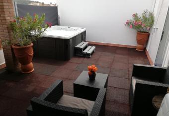 Nueva suite jacuzzi relax beach & mountain allows 18 year olds to book a room