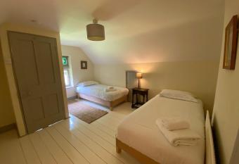 Thornton Manor - Holiday Cottages and Apartments has rooms with a private hot tub