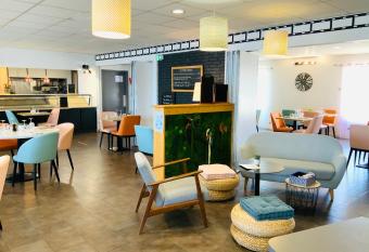 Hotel Restaurant l Eskemm St Brieuc-Tr  gueux allows 18 year olds to book a room