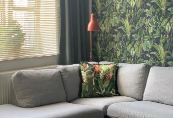 Anna Place allows 18 year olds to book a room