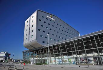Tulip Inn Eindhoven Airport allows 18 year olds to book a room