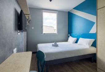 ibis budget Nanterre la Defense allows 18 year olds to book a room