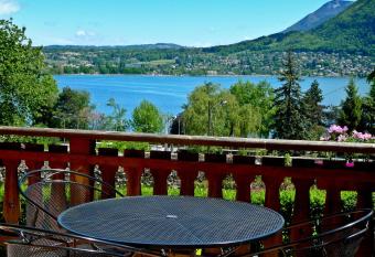 Hotel des Marquisats allows 18 year olds to book a room