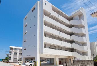 Yonabaru Hotel SUNRIZE OCEAN allows 18 year olds to book a room