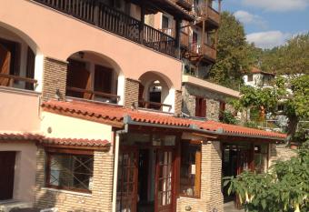 Opalio pilio has Balcony rooms