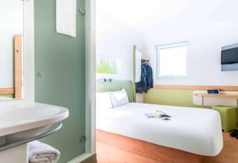 ibis budget Sheffield Arena allows 18 year olds to book a room