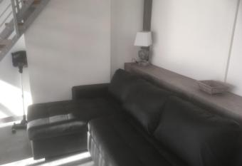 T2 Monzie2 la ville    la campagne has Balcony rooms