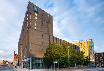 ibis Budget Manchester Centre Pollard Street allows 18 year olds to book a room