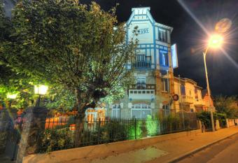 H  tel Le Saint Pierre, La Baule-Escoublac allows 18 year olds to book a room