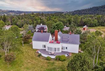 Fox Point Inn has Balcony rooms