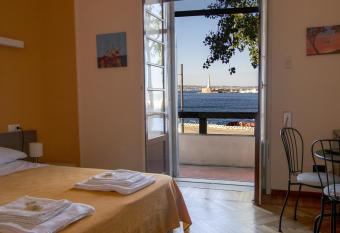Teatro sullo Stretto has Balcony rooms