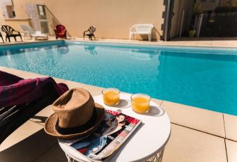 Garden & City Clermont-Ferrand - Gerzat allows 18 year olds to book a room