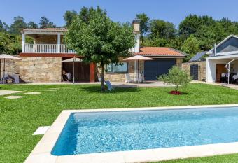 CASA TARRIO - 3 quartos com piscina allows 18 year olds to book a room