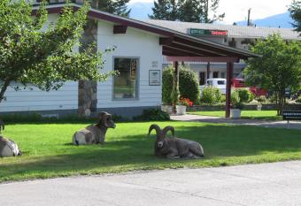 Mountain Springs Motel allows 18 year olds to book a room