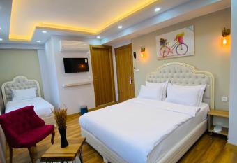 PALMERA OLD CITY has Balcony rooms