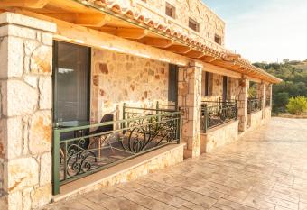 Stonevilla Buta has Balcony rooms