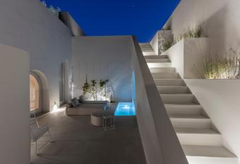 Aesthesis Boutique Villas Fira allows 18 year olds to book a room