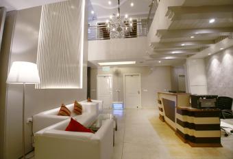 Hotel Diamond Plaza allows 18 year olds to book a room