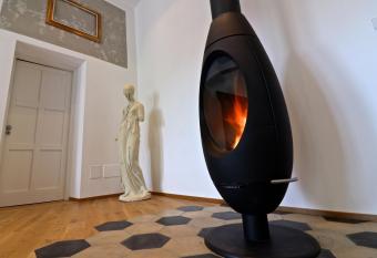 Villa De  Giacomi has Balcony rooms