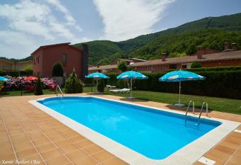 Apartamentos Fonda Finet allows 18 year olds to book a room