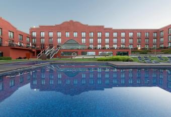 Hotel Barcelona Golf Resort 4 Sup allows 18 year olds to book a room