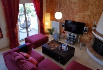  Seaside Paradise  Elegant Apartment in Nea Makri has rooms with a private hot tub