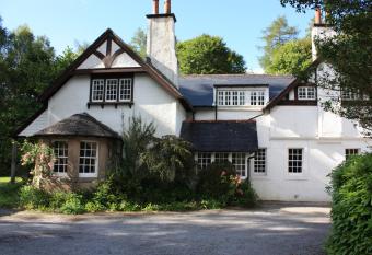 Glencoe Outdoor Centre Hostel allows 18 year olds to book a room