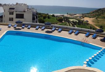 Magnolia Mar Apartamentos allows 18 year olds to book a room