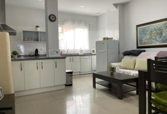 KAIROS HOME y garaje, Algemesi Home has Balcony rooms