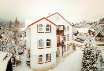 Pensiunea Nicolas has Balcony rooms