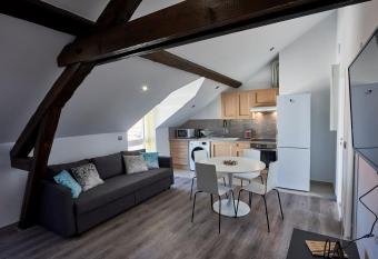 APPARTEMENT T4 DUPLEX, 7 couchages allows 18 year olds to book a room