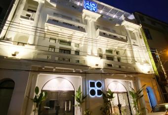 HOOD Hostel has Balcony rooms