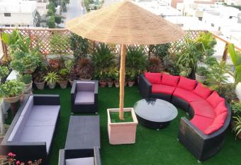 Casa De SAF, Near Sea View, Mc Donalds, Hyper Market allows 18 year olds to book a room