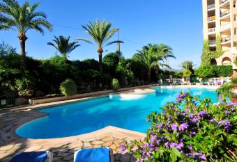 Residhotel Villa Maupassant allows 18 year olds to book a room