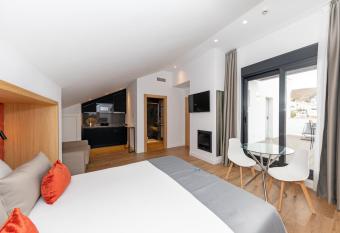 Apartamentos Ardales Premium has Balcony rooms