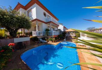 Alojamiento El Olivo has Balcony rooms