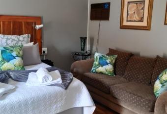 Fochville Guesthouse has rooms with a private hot tub