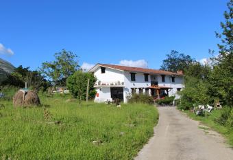 Balentziaga has Balcony rooms