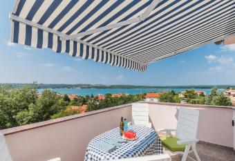 Apartment F-3 Klimno has Balcony rooms