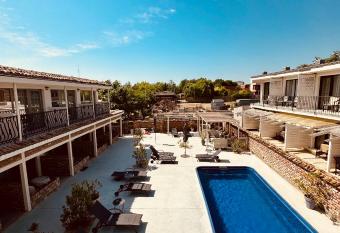 Vamyami Vama Veche allows 18 year olds to book a room