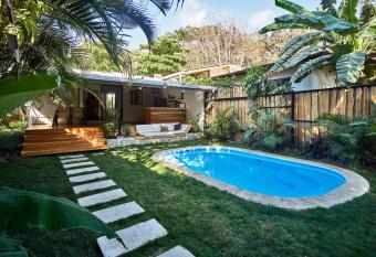 Villa Flamingo allows 18 year olds to book a room