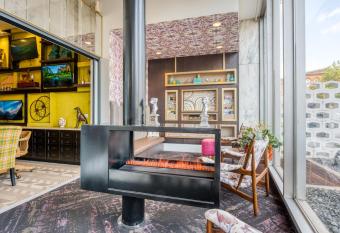 Mint House at 800 Tower - Louisville has Balcony rooms