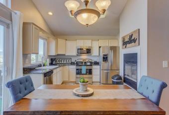 Cozy 4BR House with Peak Views in Colorado Springs allows 18 year olds to book a room