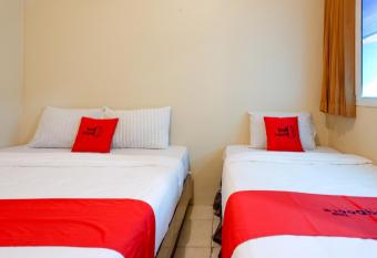 RedDoorz @ Jalan Setiabudi Semarang 2 allows 18 year olds to book a room