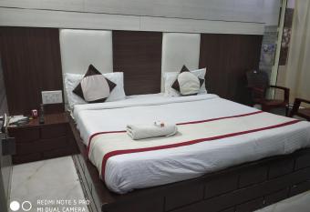 Hotel Ravi Agra has Balcony rooms