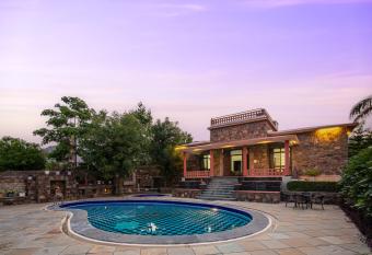 Wild Orchid by StayVista, a hill-view villa with a swimming pool, spacious lawn & a gazebo for a perfect getaway has Balcony rooms